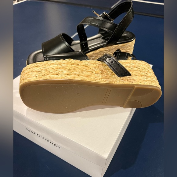 NWT Marc Fisher Black Espadrille Platform Sandal - Picture 2 of 6
